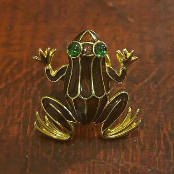 Trifari Jewelry - Trifari Frog Brooch Lapel Pin Brown Enamel & Gold Colors w/ Green Cabochon Eyes